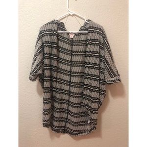 ✨ ❌SOLD ❌Black & white cardigan